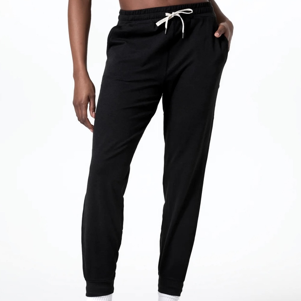 Vuori Performance Jogger
Women's DreamKnit™ Joggers